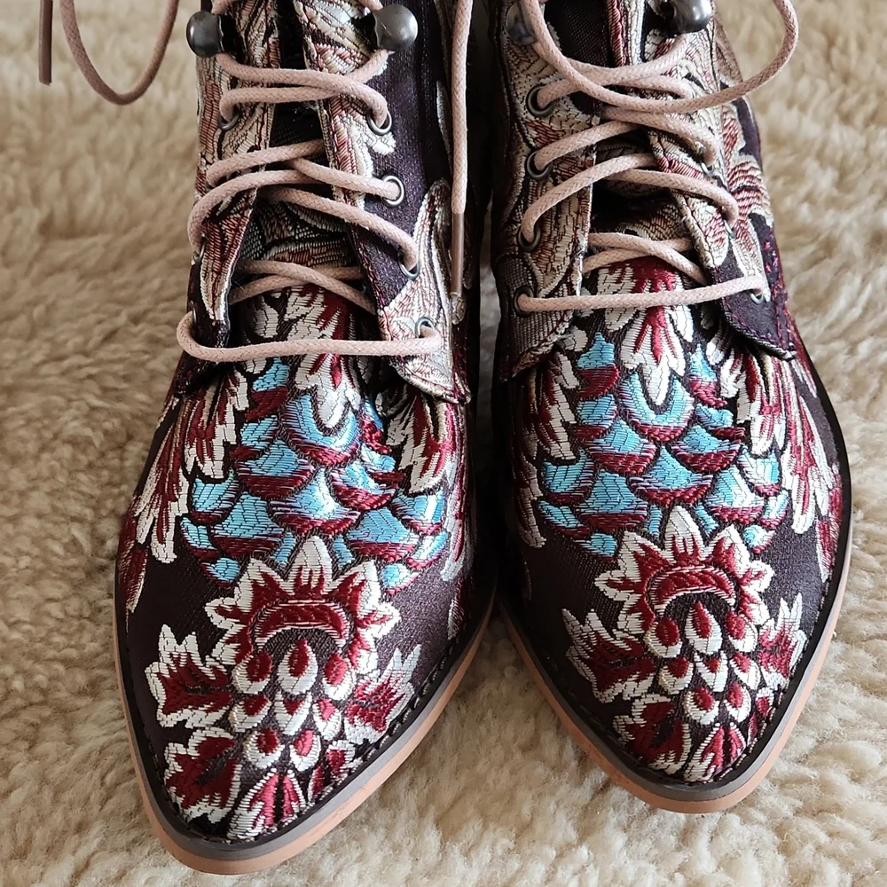 Fabulous NWOT Floral Tapestry Lace Up Cowgirl Western Boho Ankle Boots π’ π€π - Picture 12 of 16